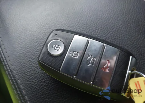 2019 Kia Optima S from USA, damaged, VIN 5XXGT4L39KG313696